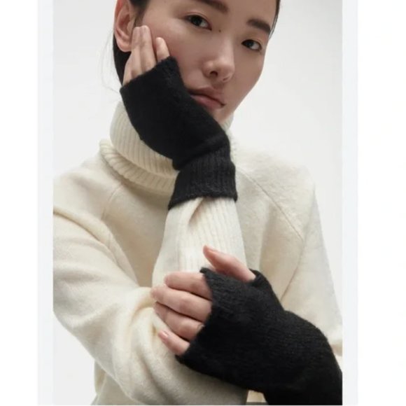 NWT Zara knit mittens black - Picture 1 of 2